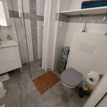Maison Au Bord De *