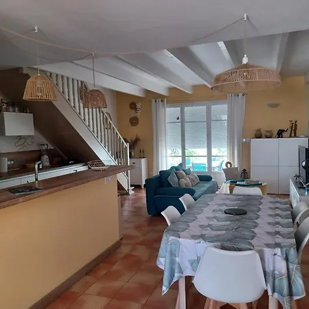 Maison Au Bord De