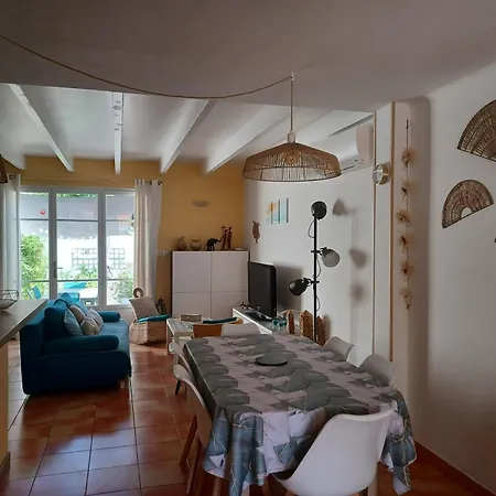 Maison Au Bord De